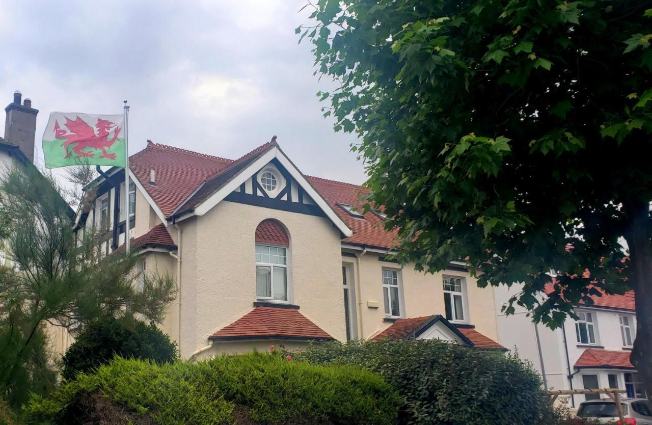 Cleave Court Guest House ランディドノー エクステリア 写真