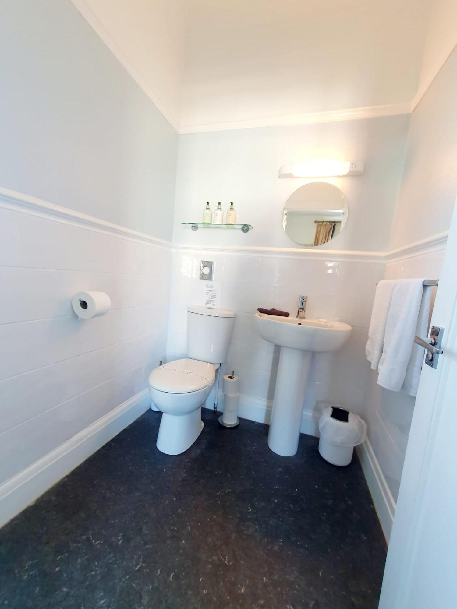 Cleave Court Guest House ランディドノー エクステリア 写真